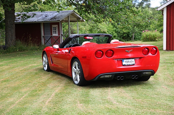 Chevrolet Corvette 4 of 5