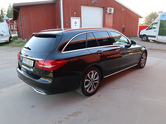 Mercedes-Benz C220 d 4 of 5