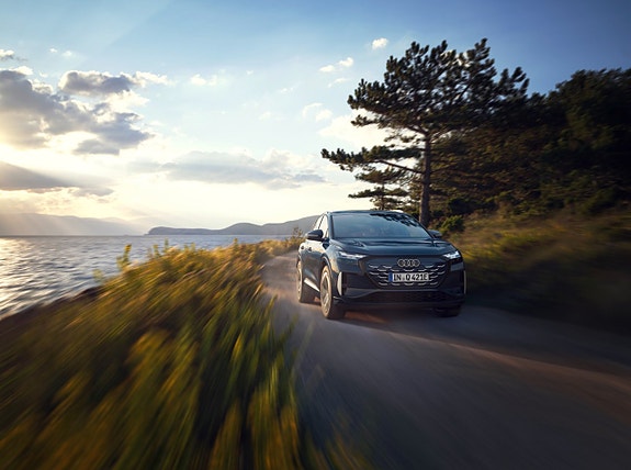 Audi Q4 e-tron 4 of 5