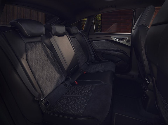 Audi Q4 e-tron 6 of 8