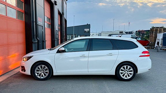 Peugeot 308 SW 10 of 18