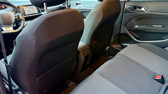 Peugeot 308 SW 17 of 18
