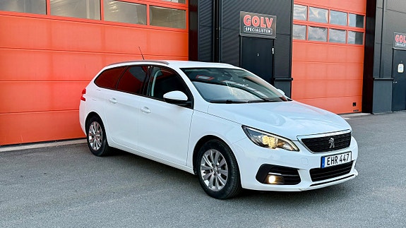 Peugeot 308 SW 2 of 18