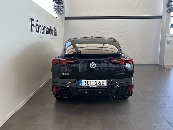 BMW iX2 13 of 16