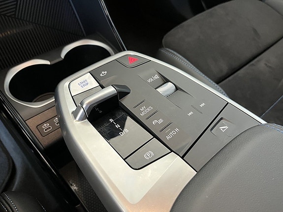 BMW iX2 8 of 16