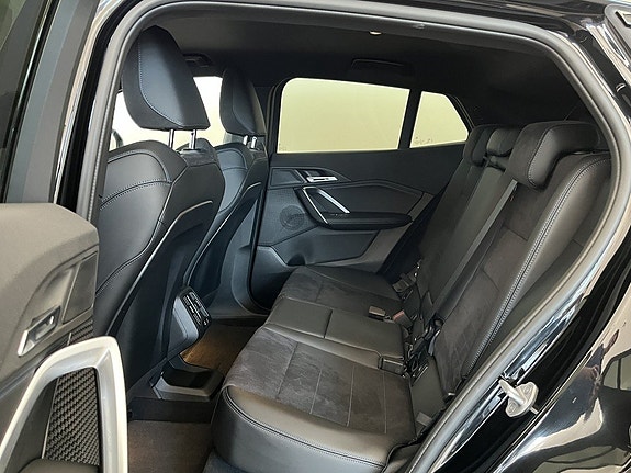 BMW iX2 11 of 16