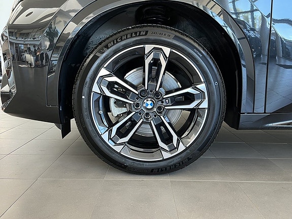 BMW iX2 4 of 5