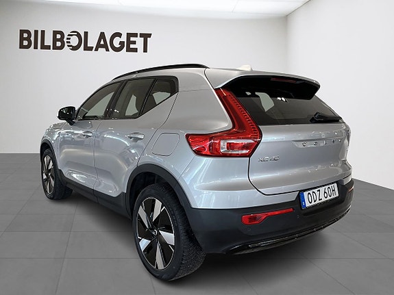 Volvo XC40 2 of 5