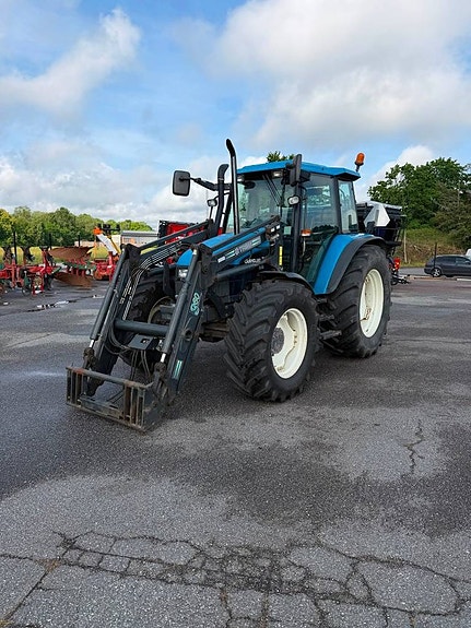 Traktor New Holland TS110 med lastare