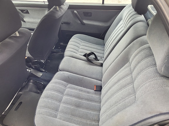 Volkswagen Golf II 4 of 5