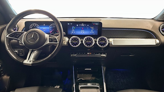 Mercedes-Benz GLB250 8 of 12