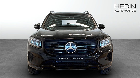 Mercedes-Benz GLB250 4 of 5