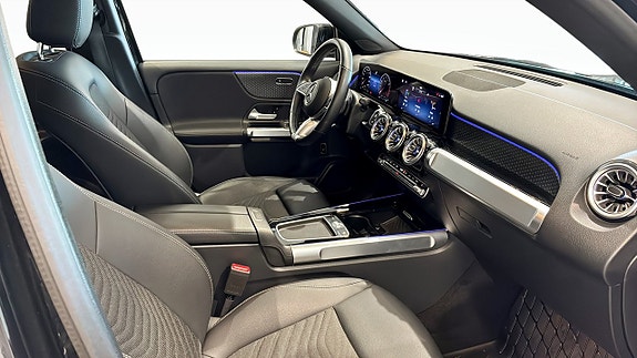 Mercedes-Benz GLB250 7 of 12
