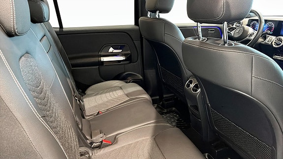 Mercedes-Benz GLB250 9 of 12
