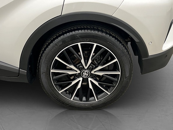 Toyota C-HR 25 of 27