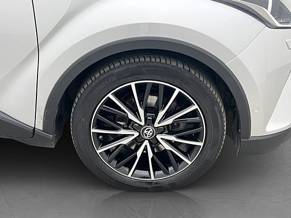 Toyota C-HR 27 of 27
