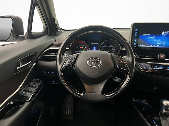 Toyota C-HR 10 of 27