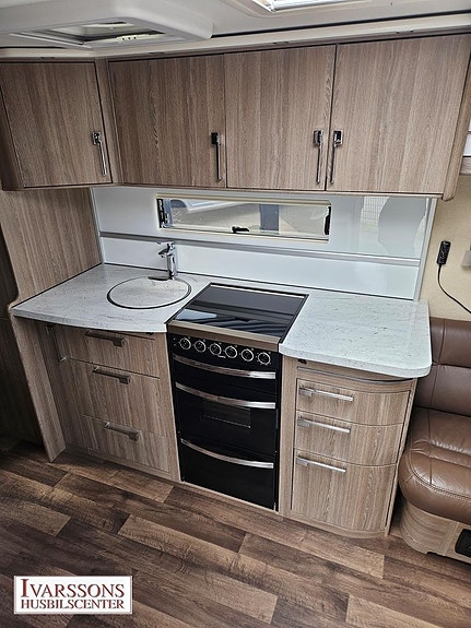 Kabe Royal 780 TDL KS / Dubbelbädd / Badrum bak / Alde / Solcell 8 of 22