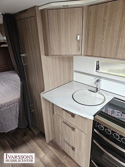Kabe Royal 780 TDL KS / Dubbelbädd / Badrum bak / Alde / Solcell 10 of 22
