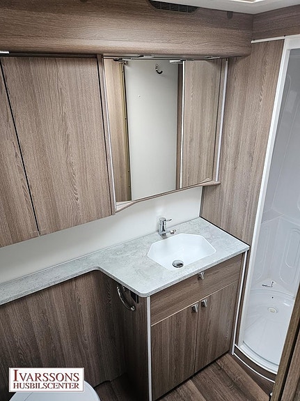 Kabe Royal 780 TDL KS / Dubbelbädd / Badrum bak / Alde / Solcell 16 of 22