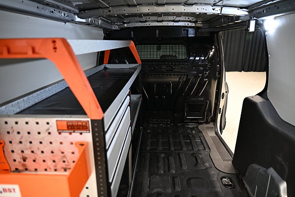 Ford Transit Connect 8 of 29
