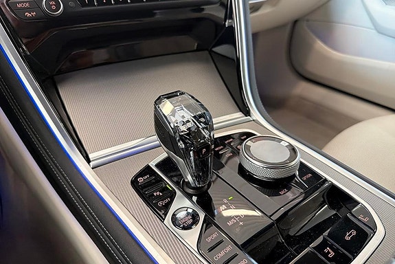 BMW M850i 12 of 18