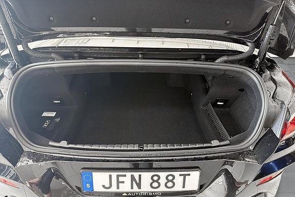 BMW M850i 14 of 18
