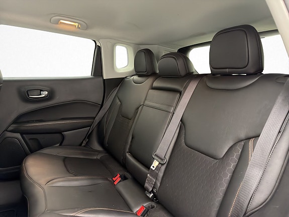 Jeep Compass 14 of 30