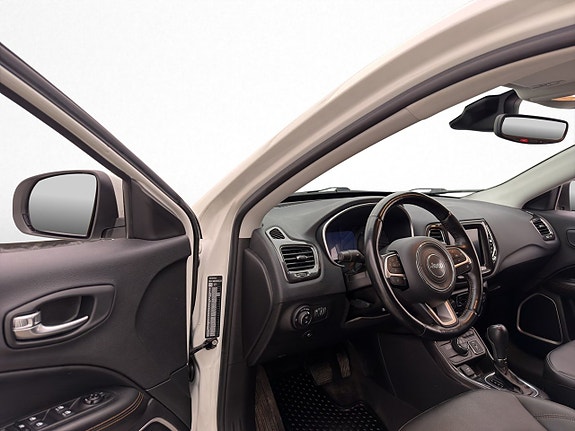 Jeep Compass 16 of 30