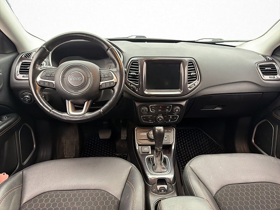 Jeep Compass 12 of 30
