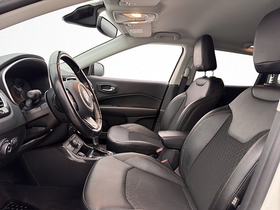 Jeep Compass 17 of 30
