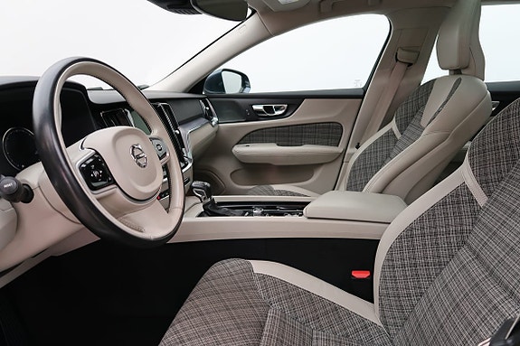 Volvo V60 3 of 24