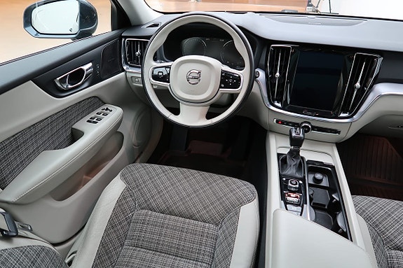 Volvo V60 7 of 24
