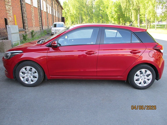 Hyundai i20 2 of 5