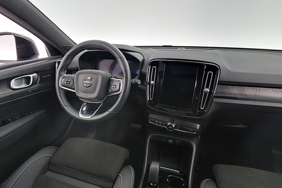 Volvo XC40 16 of 30