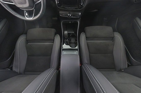 Volvo XC40 15 of 30