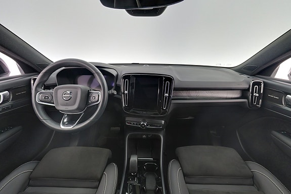 Volvo XC40 14 of 30