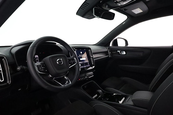 Volvo XC40 12 of 30