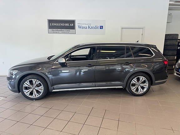 Volkswagen Passat Alltrack 2 of 5