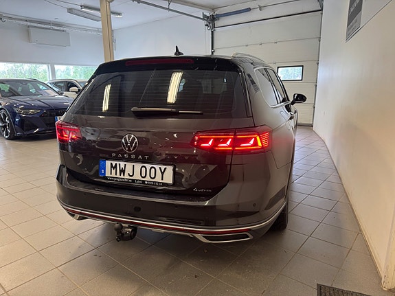 Volkswagen Passat Alltrack 10 of 11