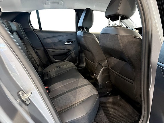 Peugeot e-208 12 of 15