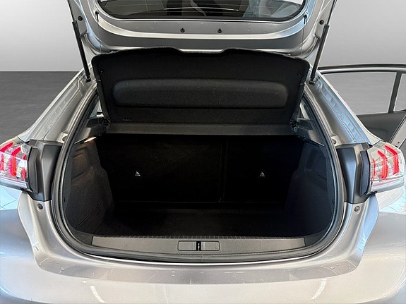 Peugeot e-208 15 of 15