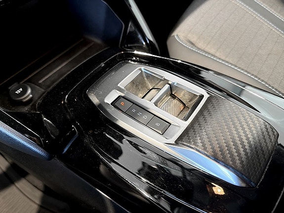 Peugeot e-208 10 of 15