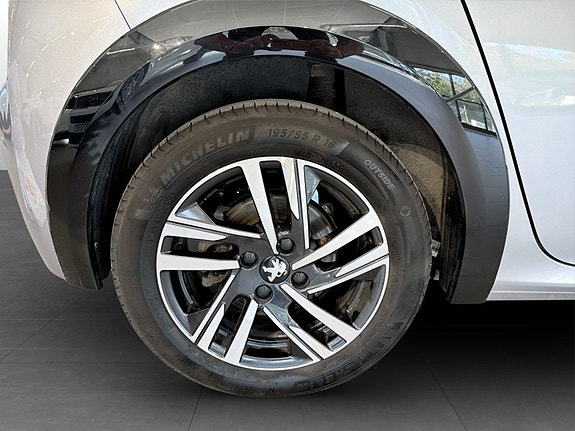 Peugeot e-208 14 of 15