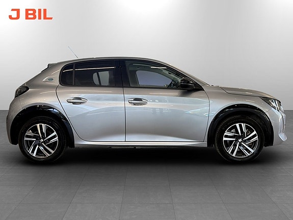 Peugeot e-208 13 of 15