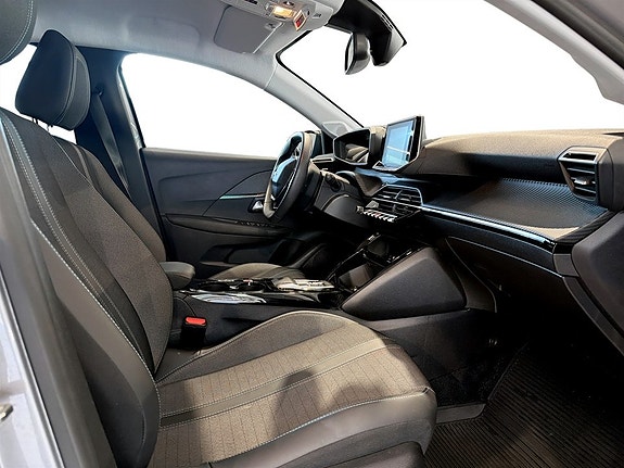 Peugeot e-208 11 of 15