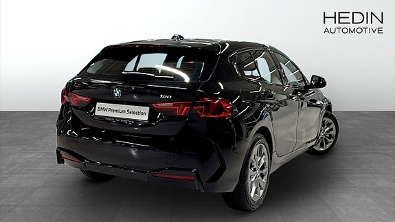 BMW 120 2 of 9
