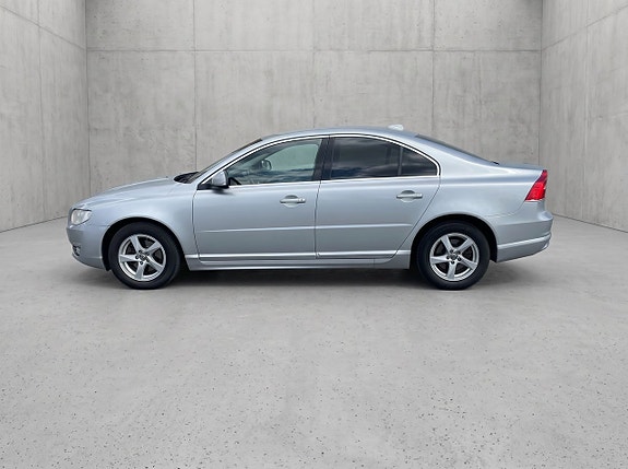 Volvo S80 2 of 5