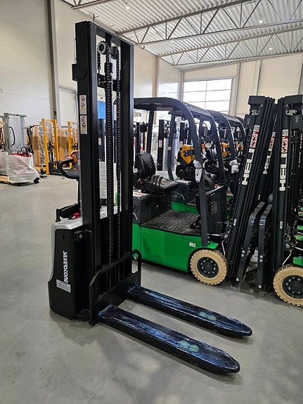 Silverstone ES1536P 3600mm 1,5ton 998kr/mån 2 of 2