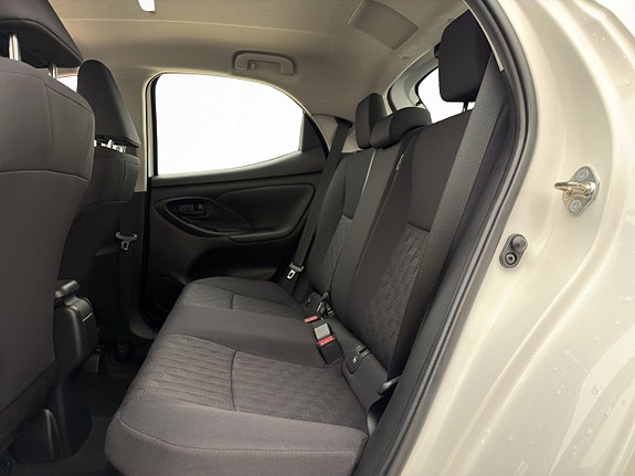 Toyota Yaris 22 of 27